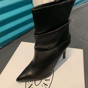 Pass ankle boot
